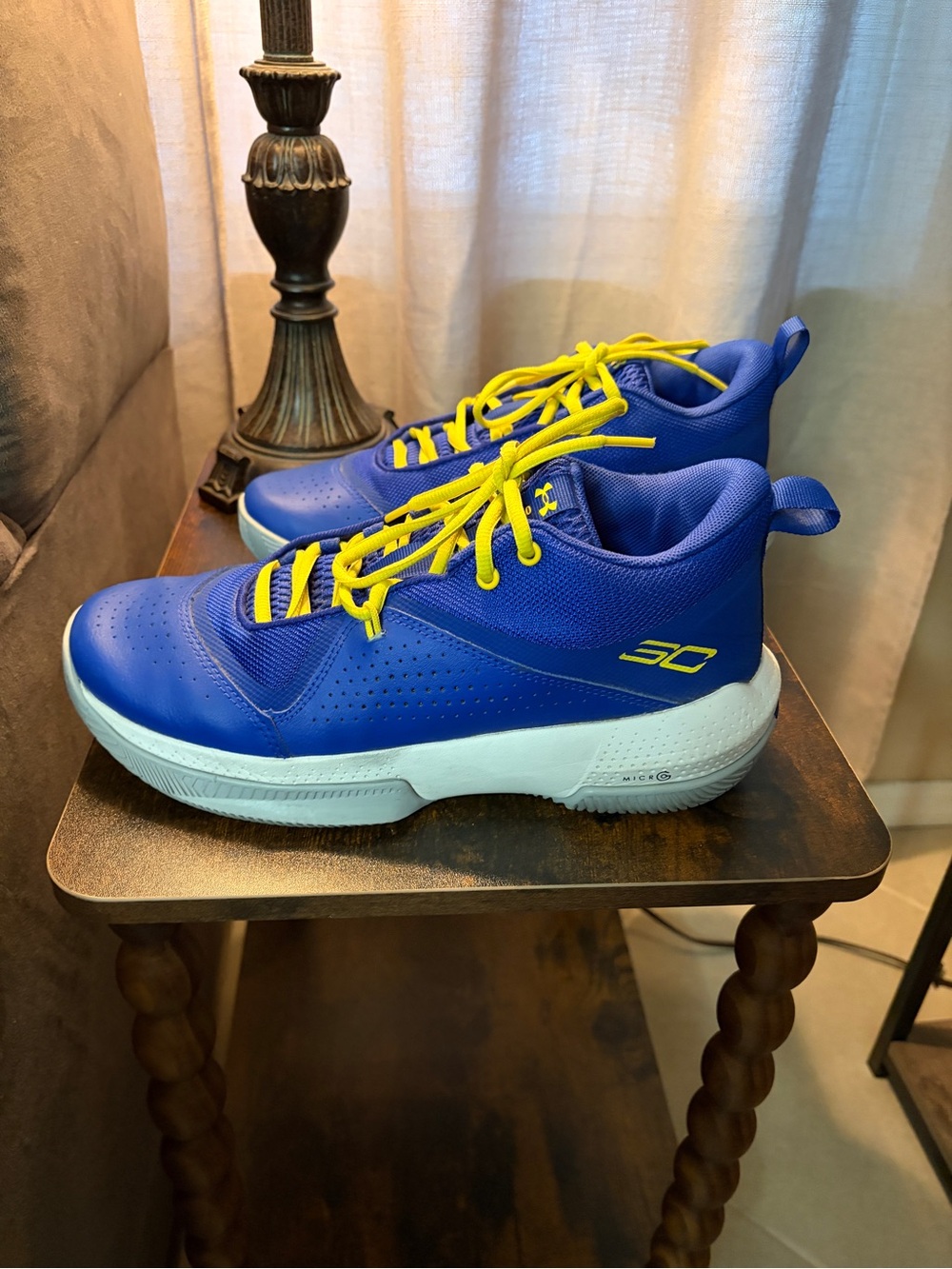EUC Under Armour Steph Curry Basketball Shoes 🏀💙💛